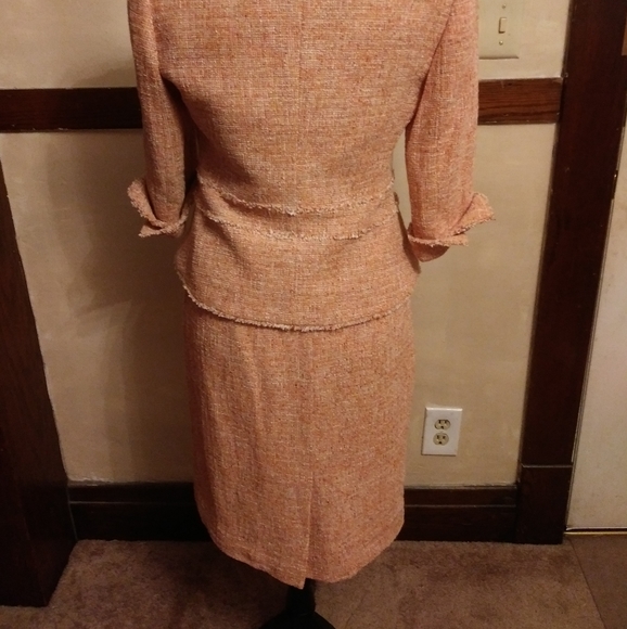 Two-piece suit - Picture 3 of 4